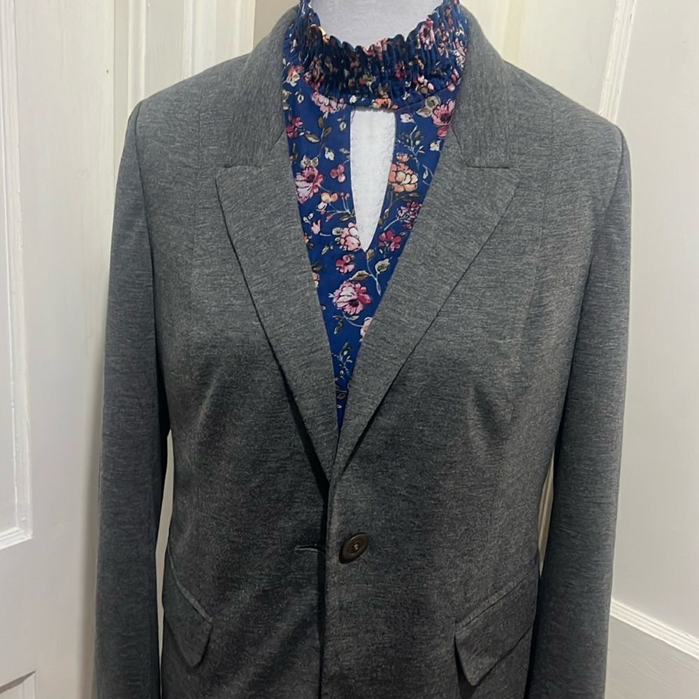 Halogen Grey Single Button Blazer Women's Size  Medium Super soft! Fully lined!